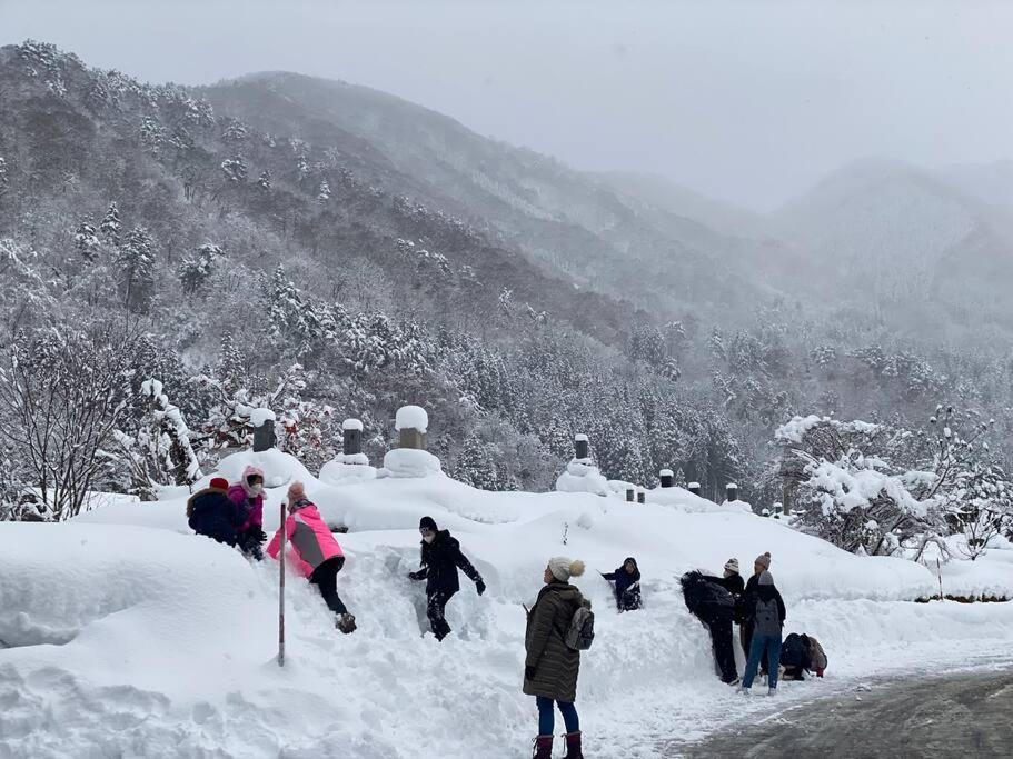 Way Shirakawago - Private, Free Parking And Newly Opened 2022 Way Shirakawago Apartment ภายนอก รูปภาพ